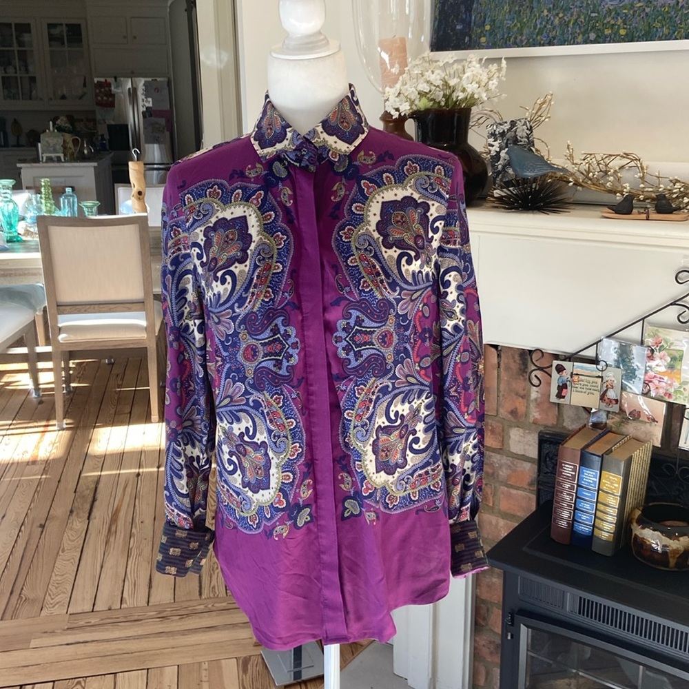 Robert Graham Purple Paisley Print 
Long Sleeve Button Up Blouse
Women's Size M